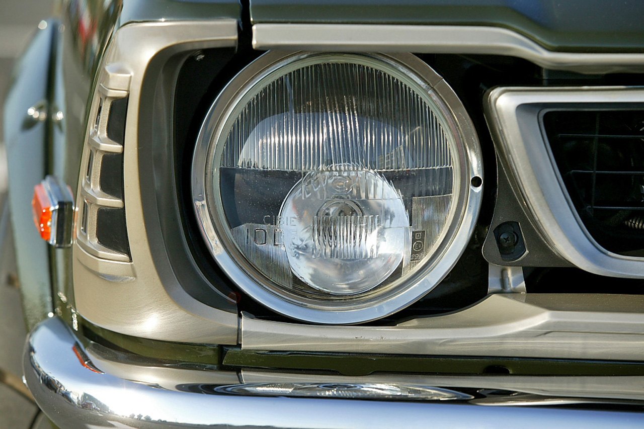 Phare Cibié à double réflecteur, optique ronde d'une voiture ancienne